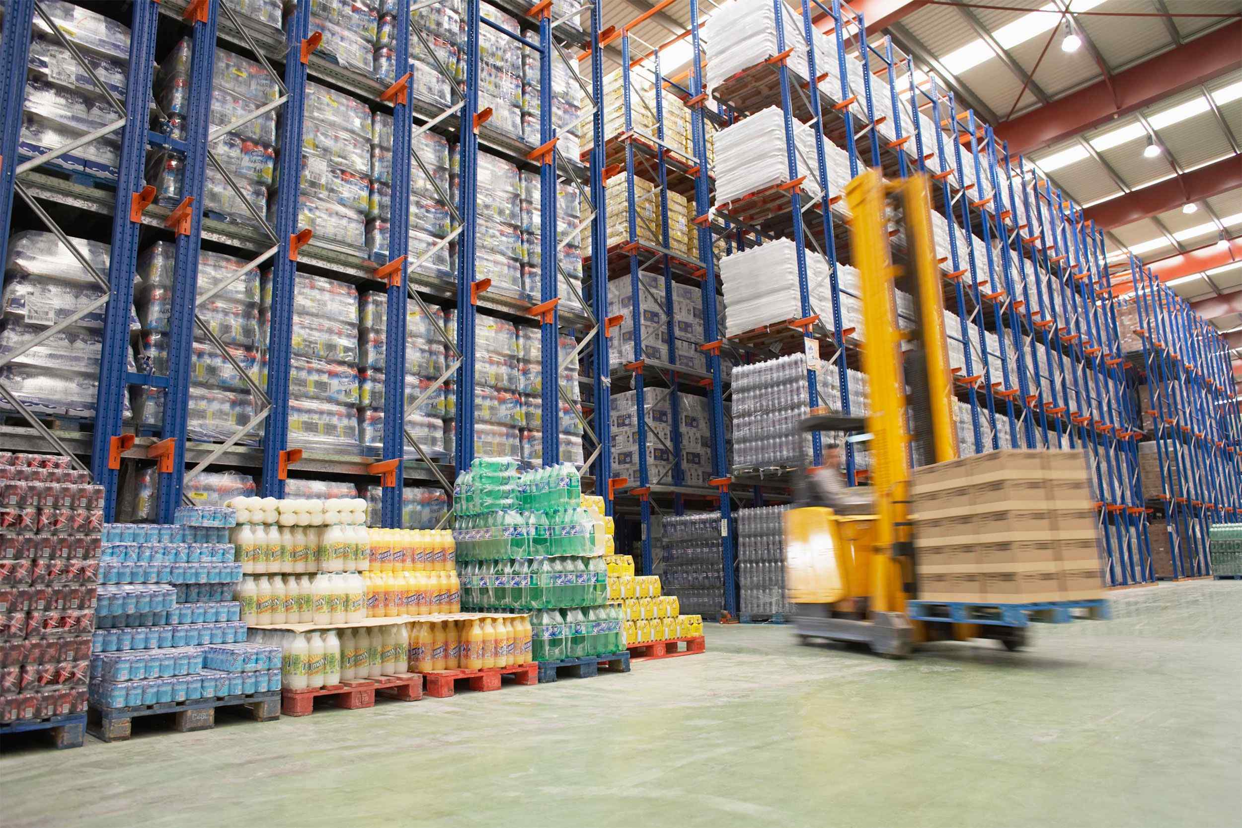 https://www.zhtransports.com/wp-content/uploads/2015/09/Warehouse-and-lifter.jpg